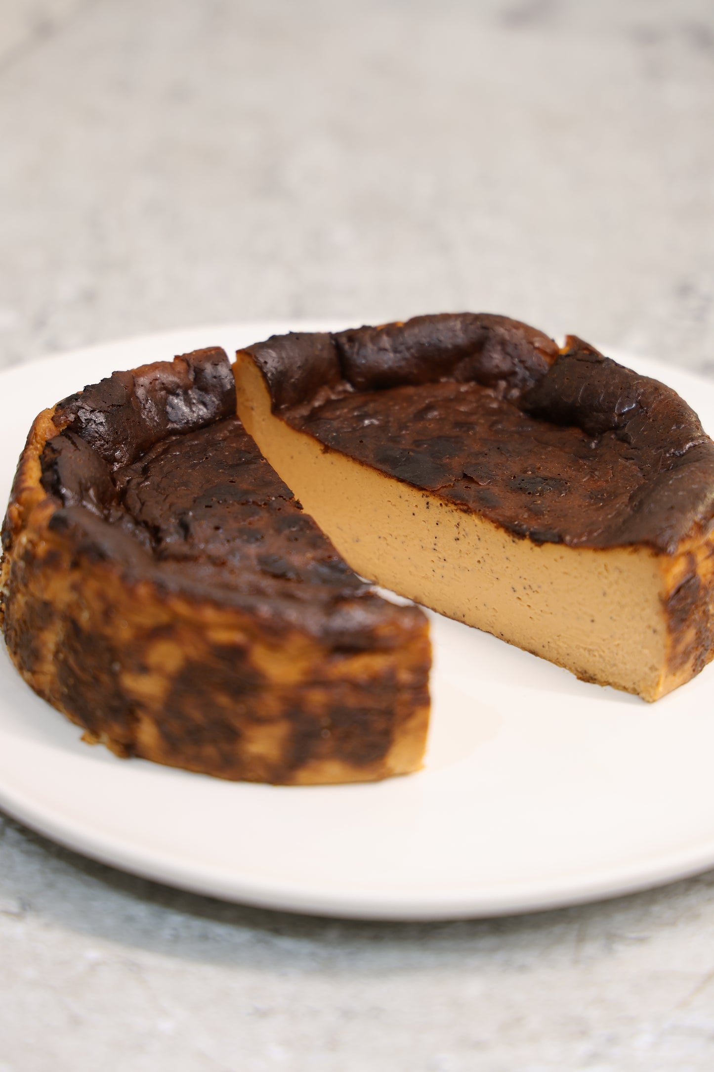 Basque Burnt Cheesecake - Thai Tea