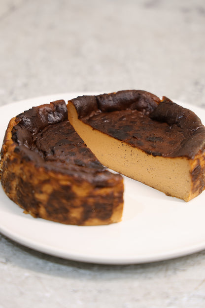 Basque Burnt Cheesecake - Thai Tea